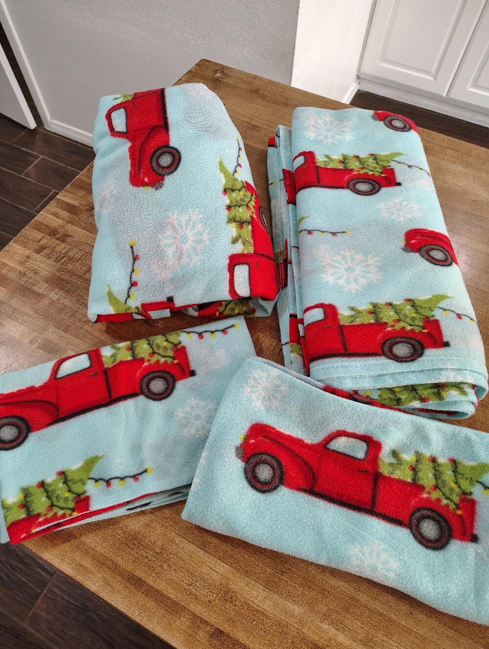 Cozy Christmas Holiday Red Truck Fleece Full Size Bed Sheets Set Soft & Warm